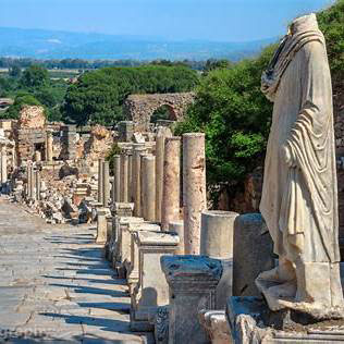 خانههای تراسدار و جادهٔ کورِتِس خانههای تراسدار و جادهٔ کورِتِس